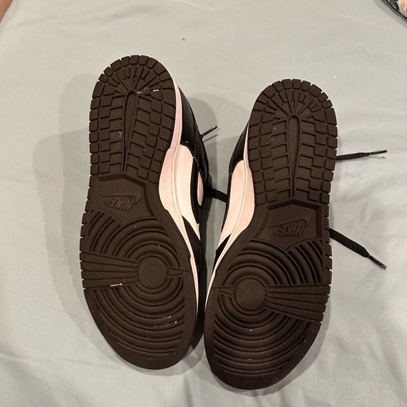 Barely worn Nike Dunks - Picture 3 of 4